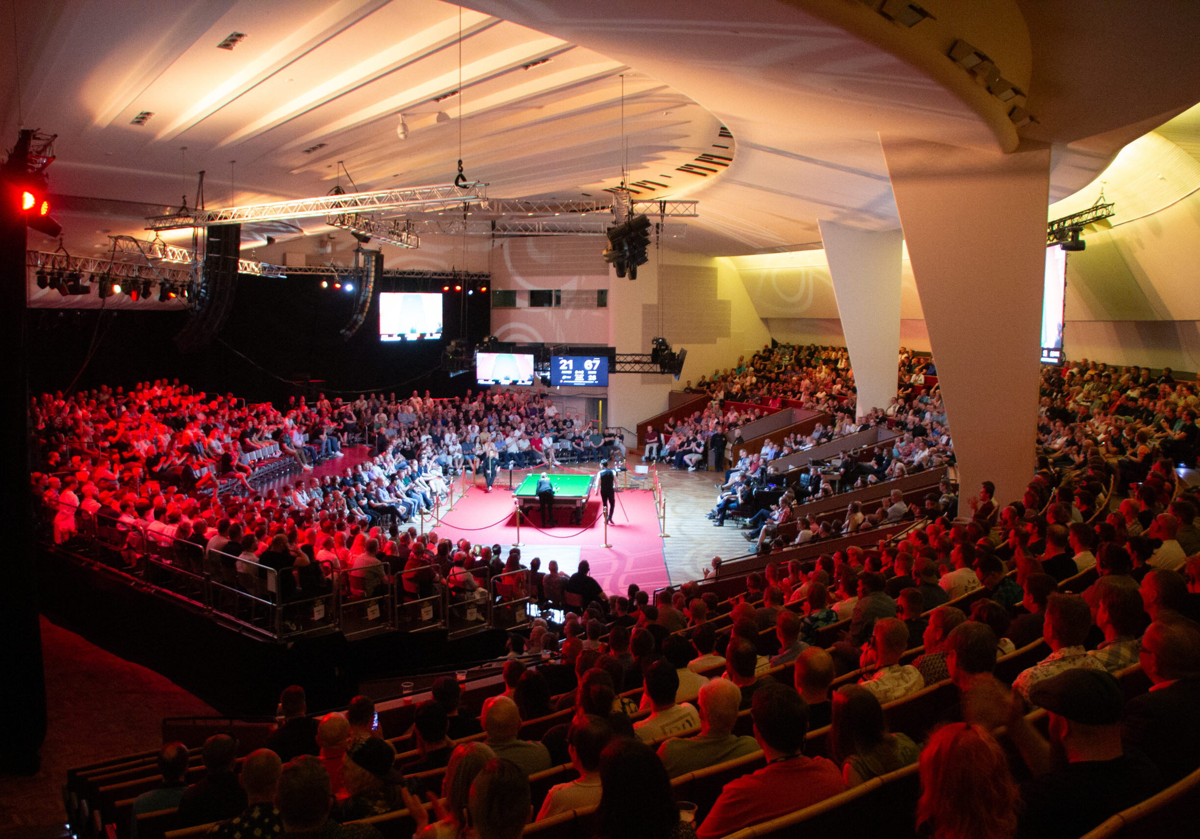 Tapahtuma Aalto-salissa.